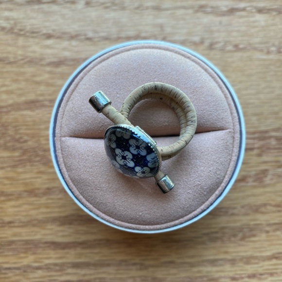 Adjustable Vintage Inspired Glass Ring - Picture 3 of 3